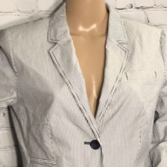 Banana Republic Seersucker Blue and White Pinstriped Blazer 12 - Picture 2 of 8